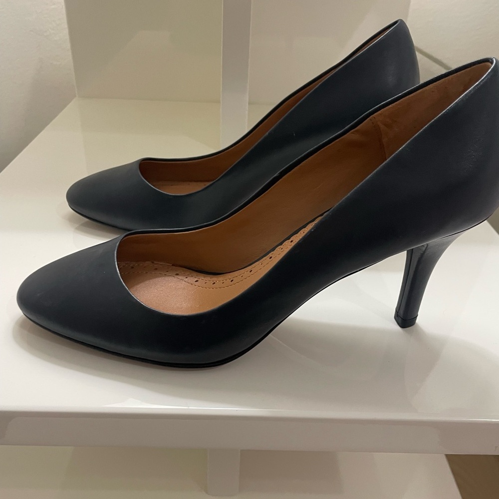 Brooks Brothers NAVY Leather Sole BRAND NEW